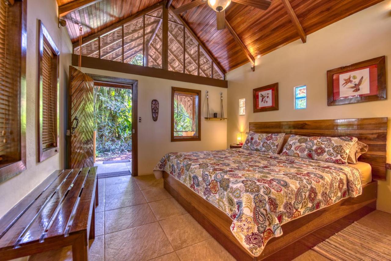 Caribe Town Bungalows Puerto Viejo de Talamanca Exterior foto